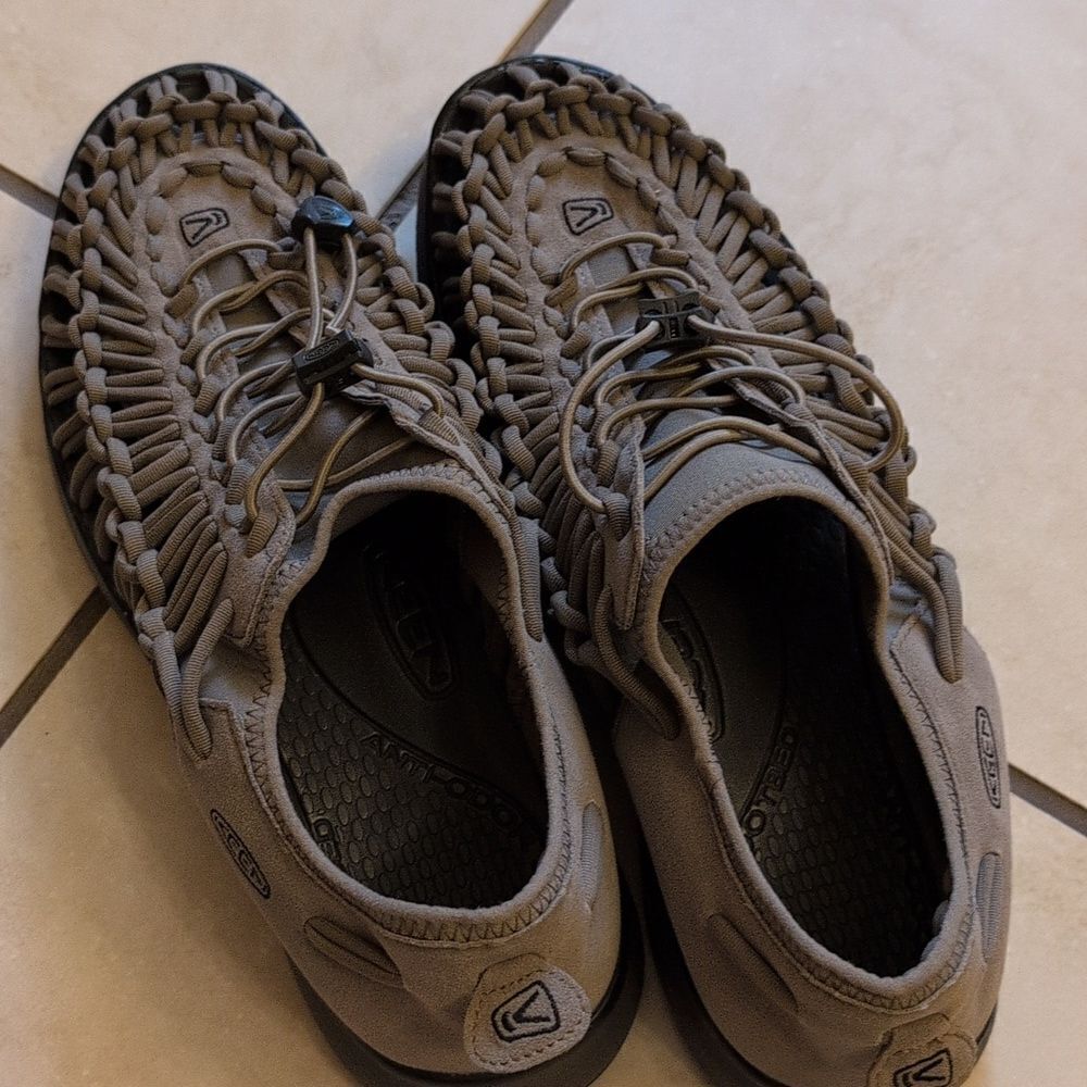 KEEN Premium Leather Two Cord Sandal Sneakers Taupe grey tan size 12 - Picture 4 of 8